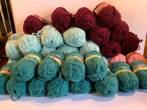 Crochet or knitting yarn 34 Skeins NWT 100% acrylic - Picture 1 of 5