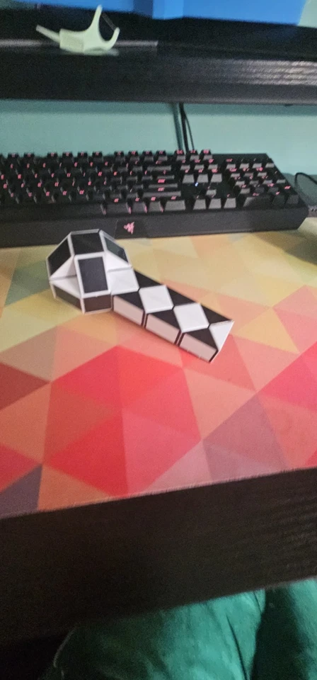 Cobra preta e branca extra longa Rubiks - Imagem 1 de 1