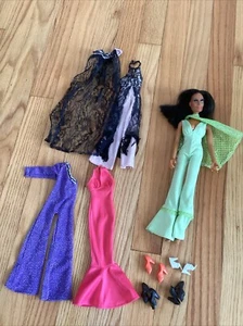 Vintage Mego Cher mit Outfits, Schuhen - Bild 1 von 13