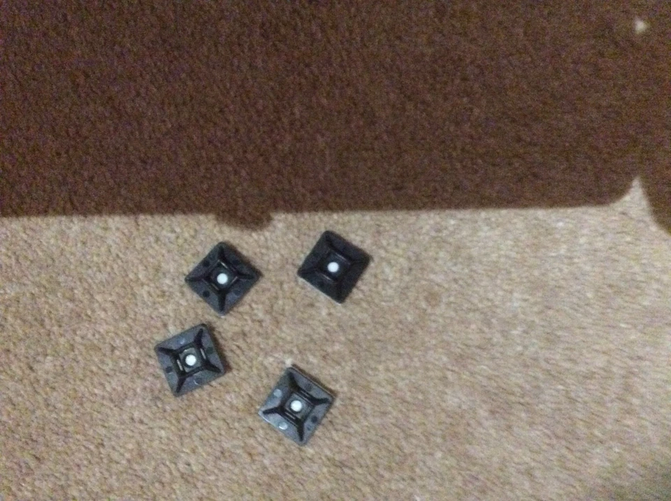 40 x cable tie sticky pad  25 mm - Image 1 of 1