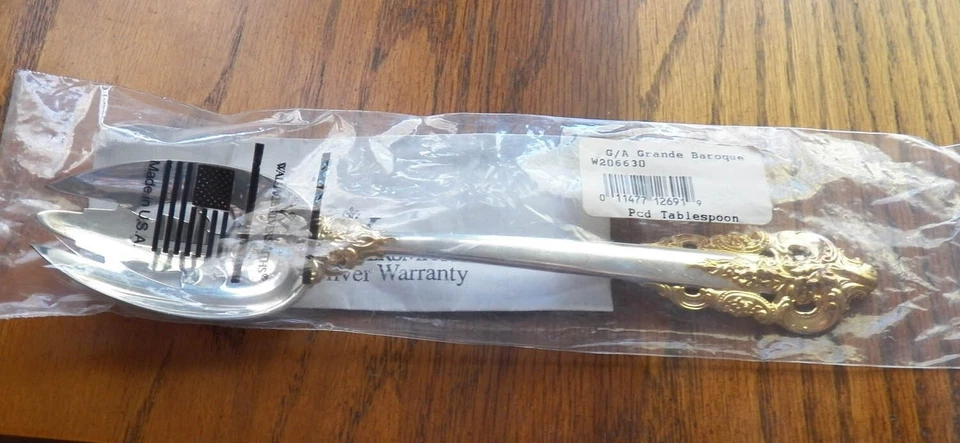 Wallace Grande Barroco Dorado Esterlina 8 3/4" Cucharada Perforada Nueva en Manga Foto 1 de 3