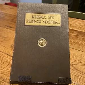 1946 SIGMA NU FRATERNITY MEMBER PLEDGE MANUAL HANDBOOK BOOK ACHTE AUSGABE - Bild 1 von 8