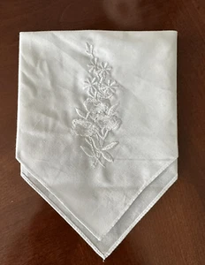 Vintage White Linen Hankie Hand Embroidered Design Wedding Bride. Never Worn. - Picture 1 of 8