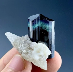 80 Karat dreifarbiger Turmalin Kristall mit Quarzpräparat aus Afghanistan - Bild 1 von 13