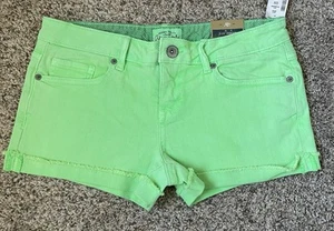 Pantaloncini corti Aéropostale verde lime donna taglia 7/8 nuovi con etichette 2-1/2” cuciture interne ritagli - Foto 1 di 5