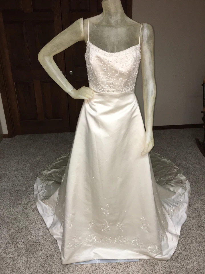 Vestido de novia Joli talla 10 dorado pálido champán con cuentas ver detalles Foto 1 de 4
