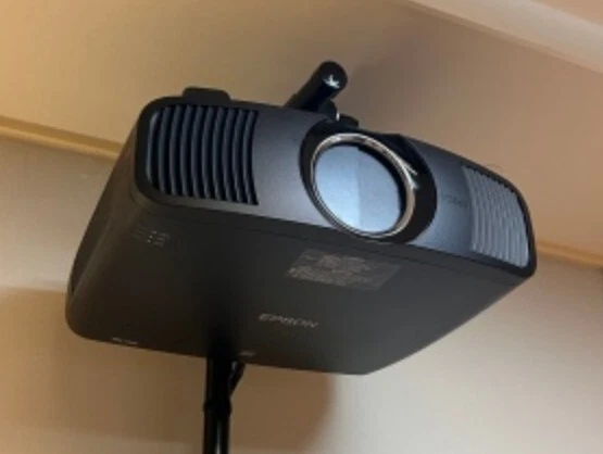 Epson EH-LS12000B (Genuine Beam Projector / Conference, Lecture) / Express - Image 1 of 2