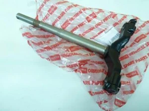 AP8103894 PIASTRA FORCELLA CON CANNOTTO Aprilia SR 1993 1996 ORGINALE NUOVA - Picture 1 of 2