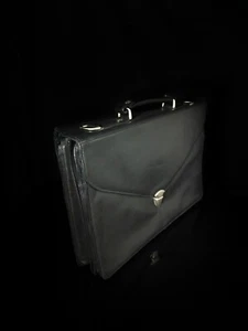 Korchmar Black Leather Briefcase 17" L x 12" x 3" - Picture 1 of 12