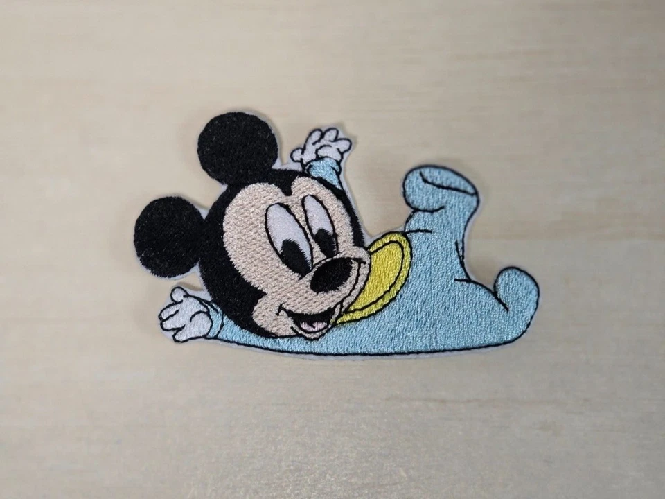 Parche de apliques bordados para planchar de 3,25 pulgadas Baby Mickey Mouse Foto 1 de 1
