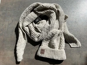 Knit Factory Dreiecksschal und Mütze in beige 190 x 85cm - Bild 1 von 5