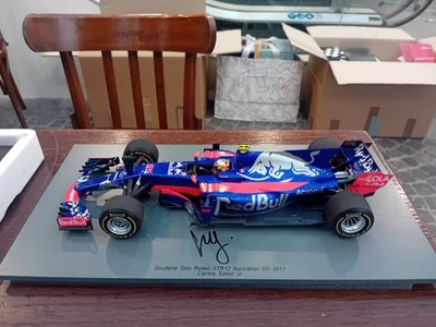 Sainz Toro Rosso STR 12 Australian Gp 2017 1:18 Signed - Immagine 1 di 2