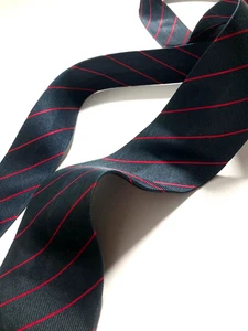 CHANEL VINTAGE TEJIDO RAYAS CORBATA JACQUARD ESTRECHA DELGADA GAMA ALTA FRANCIA ROJO NEGRO - Imagen 1 de 15