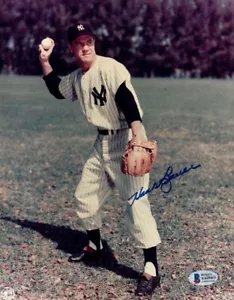 Hank Bauer Signed Autographed 8X10 Photo New York Yankees Throwing Pose BAS - Picture 1 of 2