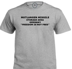 MUTLANGEN AREA DI STOCCAGGIO MISSILI * GERMANIA * LIBERTÀ * BASE INDIVIDUALE PT SHIRT - Foto 1 di 8