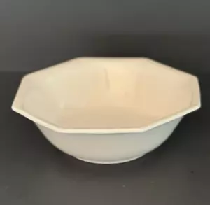 Johnson Brothers Heritage White Vegetable Bowl Round 9" Made in England - Picture 1 of 5
