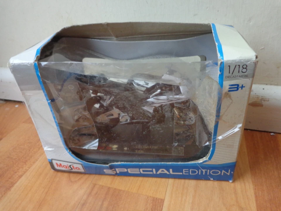 BOXED 1/18 MAISTO HONDA CBR1000RR DIECAST SPECIAL EDITION MOTORCYCLE BIKE - Image 1 of 1