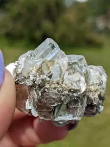 Acquamarina grezza naturale con esemplare di mica Pakistan 34g - Foto 1 di 7
