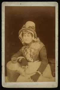 Original c1870s FLEMISH MILKMAID (laitière flamande) CABINET CARD photo - Bild 1 von 2