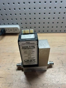 UNIDAD UFC-1100A (Gas N2, Caudal 300 SCCM) MFC Controlador de Flujo Masivo-VENDEDOR DE EE. UU. - Imagen 1 de 3