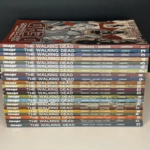 The Walking Dead - Graphic Novels (1 bis 22) verschiedene Ausgaben - Top Zustand - Bild 1 von 23