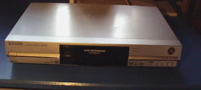 DVD-Recorder Panasonic DMR - E55 EG S mit Fernbedienung - Bild 1 von 4
