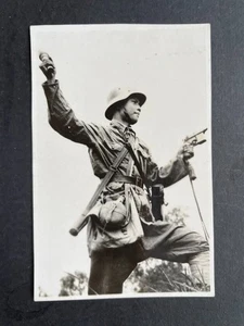 Orig. WK2 Foto China KMT Soldat Pistole Handgranate Japan Japan 1930/40er Jahre - Bild 1 von 3