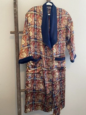 Vintage Victoria's Secret Mens Satin Long Asian Elephant Lions Pattern Sz Sm - Image 1 of 4