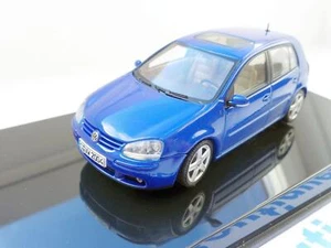 + VOLKSWAGEN VW Golf 5 Modellino 4 Porte in 1:43 di Autoart *** Blu *** - Foto 1 di 3