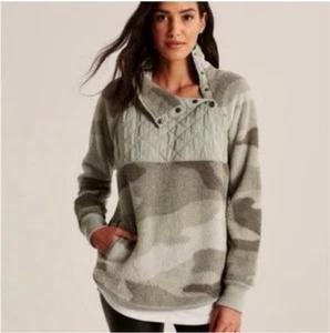 Abercrombie and Fitch Green camo Fleece Jacket Asymmetrical snap buttons Medium  - Picture 1 of 9