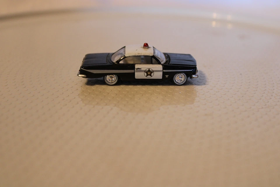 HO Scale CMW Mini Metals, 1950s 2 Door Chevrolet Police Car, Black & White - Image 1 of 4