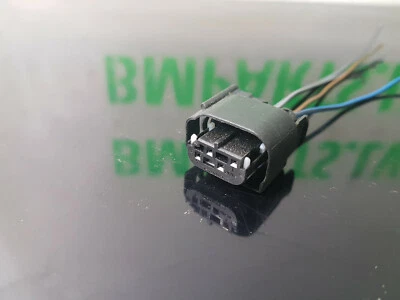 USED GENUINE BMW 4 POL SOCKET (BLACK INSIDE) WITH 4 PINS AND WIRES/FAST DISPATCH - Image 1 of 4