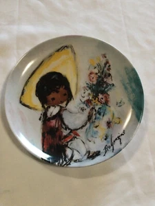 De Grazia Little Flower Vendor Plate Artists of the World Collection Vintage - Picture 1 of 2