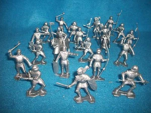 Marx Reissue 1/32nd scale 2nd Issue armored knights and horses 21 pcs. (silver) - Picture 1 of 2