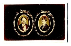 CDV – UNUSUAL IMAGE OF TWO FRAMED PORTRAITS - Picture 1 of 1
