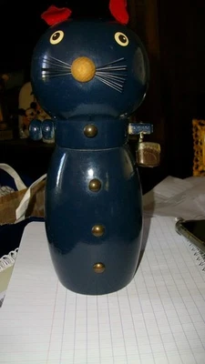 Tirelire ancienne en bois  chat avec cadenas  , hauteur 25 cm - Photo 1/4