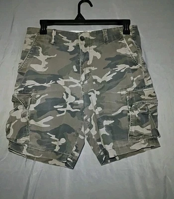 Old Navy Lived In Cargo Camo Shorts Mens 33 Woodland Camouflage Flex Hiking Hunt - Image 1 of 4
