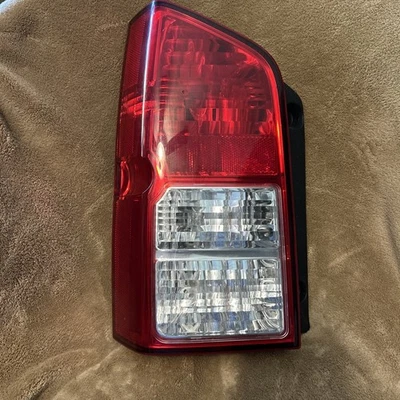 Luz trasera izquierda del conductor lado izquierdo Nissan Pathfinder 2005 a 2012 Foto 1 de 4