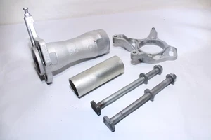 2004-2005 Yamaha Yfz450 Rear Axle Carrier Housing W/ Bolts 5TG-25311-00-00 - Picture 1 of 6