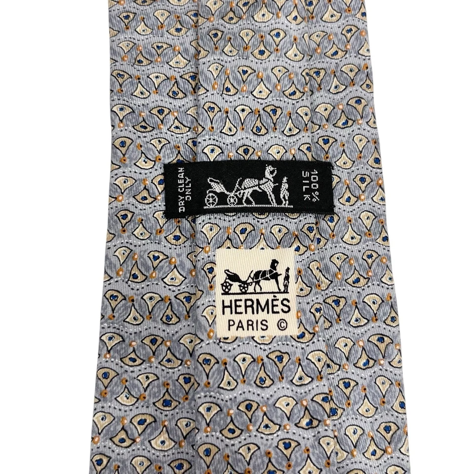 Corbata para hombre Hermes House of Hinduja geométrica caqui/gris seda 7828 UA 3 5/8" 56,5" Foto 1 de 4