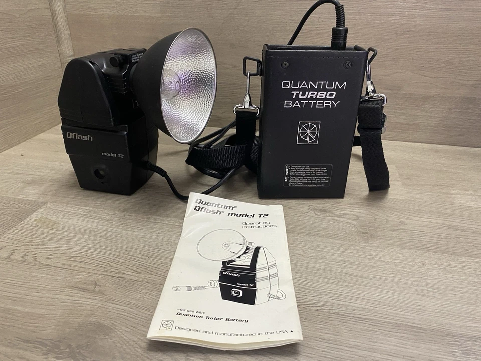 QUANTUM INSTRUMENTS QFLASH T2 HANDLE MOUNT FLASH WTH TURBO BATTERY & MANUAL - Image 1 of 4