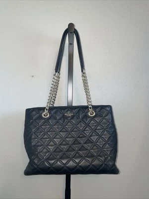 Bolso de mano Kate Spade New York Natalia de cuero negro acolchado cadena plateada Foto 1 de 4