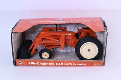1/16 Allis Chalmers D-19 with loader - Image 1 of 2