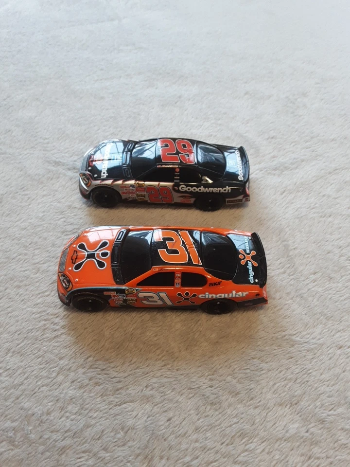 NASCAR 1/32 Coches Ranura 29 Kevin Harvick y 31 Jeff Burton Lote de 2 Funcionan Excelente Foto 1 de 4
