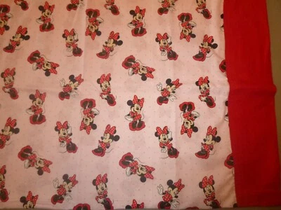 Minnie Mouse sobre tela de algodón rosa una funda de almohada artesanal estándar Foto 1 de 4