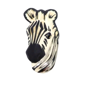 Vintage Carol Halmy signierte Porzellan Zebra Brosche Anstecknadel mit Original Disney Etikett - Bild 1 von 6