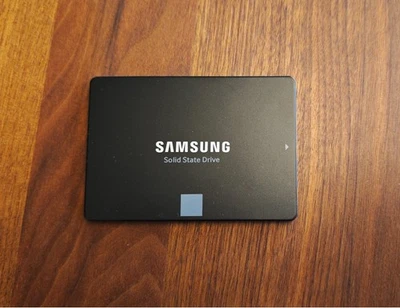 Samsung 860 EVO SATA III 2,5 Zoll Interne SSD (MZ-76E250B/EU) - Bild 1 von 2