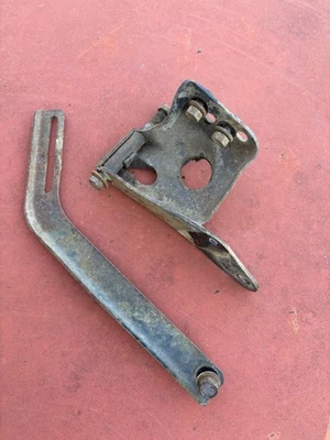 MOPAR 318 POLY HEAD ALTERNATOR BRACKET  - Image 1 of 3