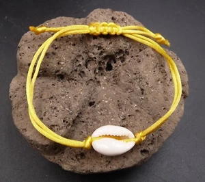 Bracelet bohème jaune en coquillage cauri naturel - Foto 1 di 1
