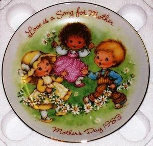 Avon Special Memorie Love Is A Song For Mother Mother's Day 1983 22K Gold /Easel - Picture 1 of 6
